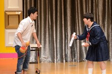 巨匠。小道具を巧みに使って観客の笑いを誘った。