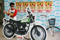 バイク川崎バイク(c)吉本興業