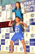 スギちゃん、レスリング吉田沙保里選手とイベントで肉弾戦