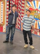 観客に100にまつわるものを聞いて回るライセンス。