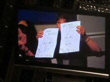 100秒で書いたライセンスの似顔絵。「めっちゃ上手いやん！」と2人も絶賛。