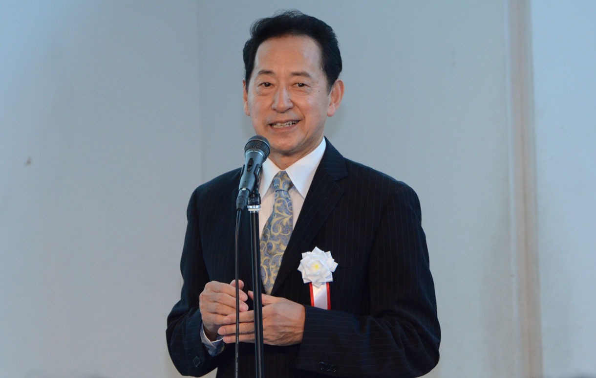 挨拶する毛利衛館長。