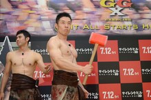 だるま落としそっちのけでギャグを披露してしまうなかやまきんに君。