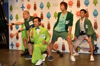 コラボネタを披露する再生可能ボーイズGP。