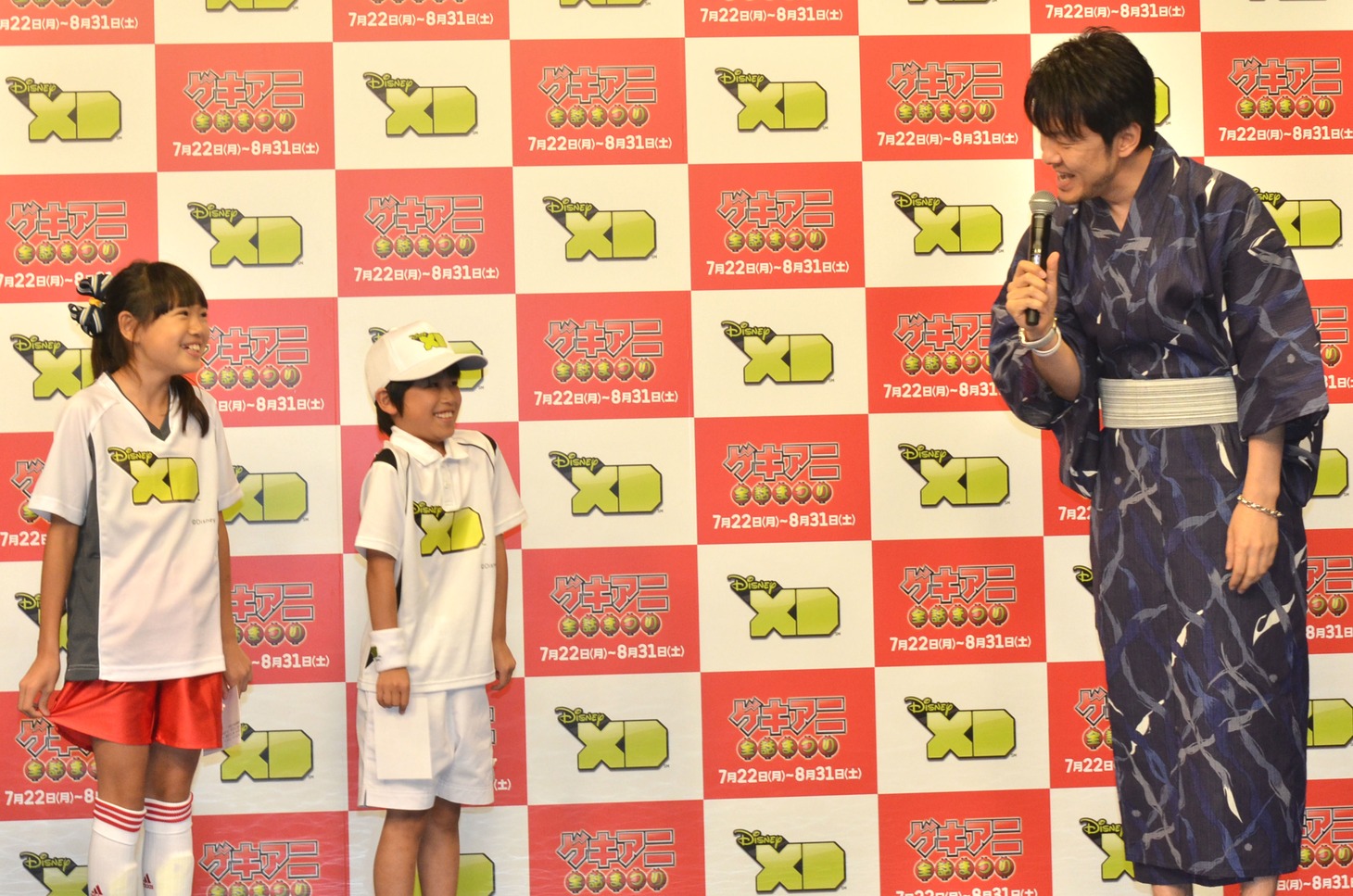 キッズ達の質問に答える土田（右）。