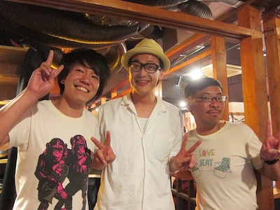 オバアチャン。結婚を発表した赤枝（中央）、今年2013年加入した水牛（右）、畔柳（左）。