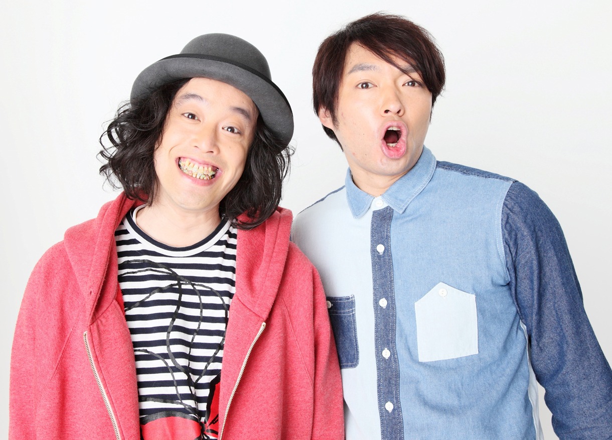 エレキコミック。左がやついいちろう。