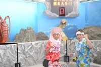 「無人島0円生活アトラクション」に挑戦したよゐこ。最終ステージではウツボやエビを捕獲するゲームを楽しめる。