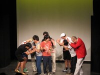 いきなり崇められるうしろシティ。