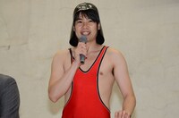 吉村登場時の衣装。