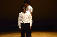 恐怖の家具のコントでオチを担当したダブルブッキング川元。