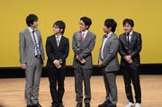 ツッコミ5人衆。ボケがいないため淡々と話が続いてく。