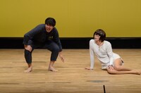 トップリードのネタ「就寝前安全確認」をカバーしたキャン×キャン長浜（左）と磁石・永沢（右）。永沢は目覚ましを6時にセットしようという長浜に「えー!? ちょうどー？」と自身のボケも挟み込んだ。