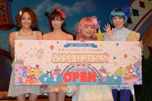 サンリオピューロランドの新エリア「サンリオタウン」のオープンプレイベントの模様。（左から）girl next door千紗、芹那、アジアン馬場園、アジアン隅田。