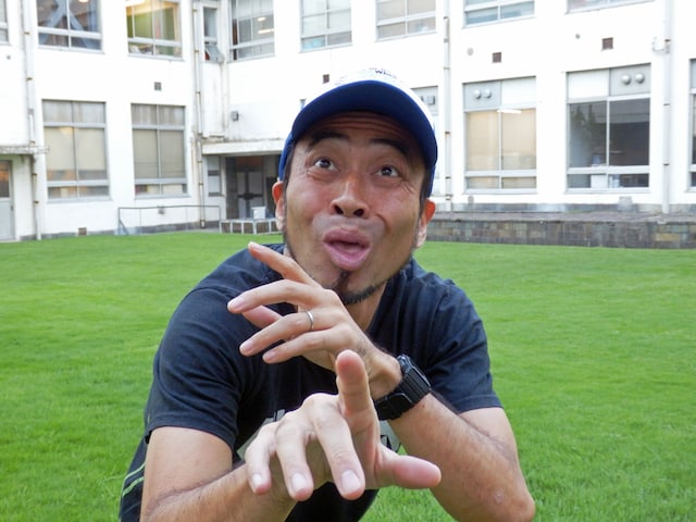 写真はペナルティ・ワッキー。お笑いナタリーからは、「支援お願いします」の顔をリクエスト。