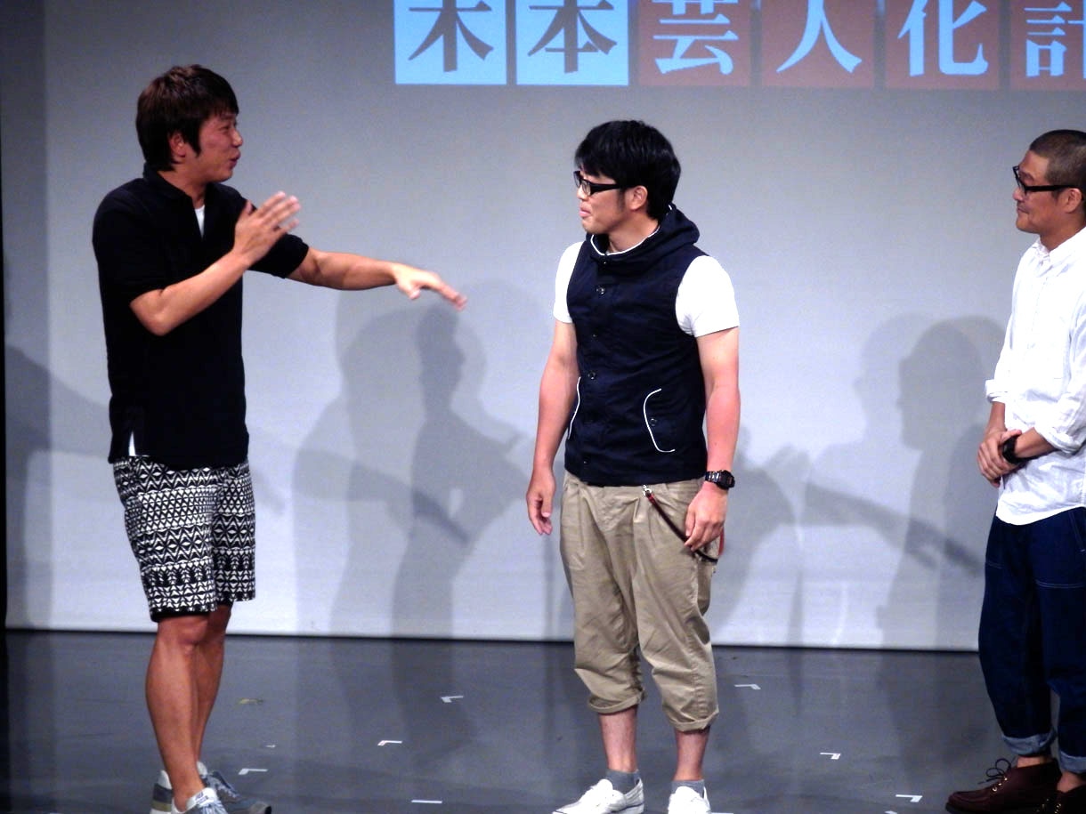 木本と“同じ部類”のゲストとして登場したドランクドラゴン鈴木（中央）。
