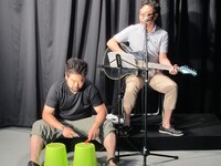 風間カメラマンと角田のマジ歌セッション。