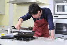 お弁当作りに励むライセンス藤原。