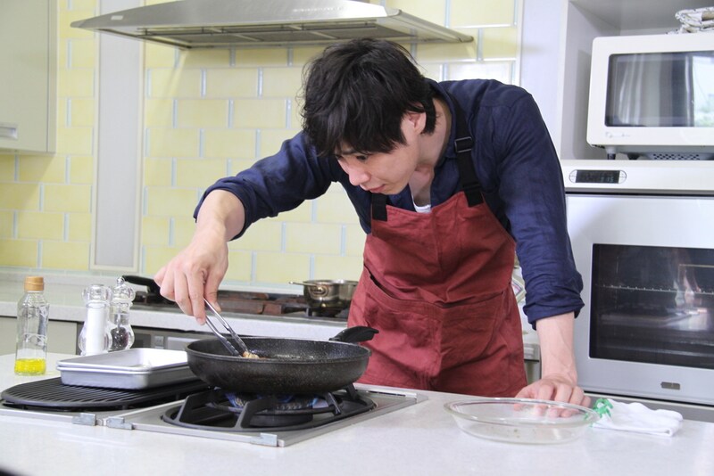 お弁当作りに励むライセンス藤原。