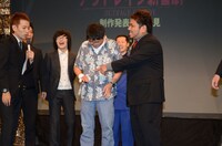 鬼越トマホーク・金野が借りてきたケガを負っているお客さん。金野曰く「ケジメつけてます！」。