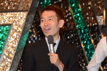 「アウトレイジ新喜劇」開催発表会見で司会を務めたタケト。「アウトレイジ ビヨンド」を意識して加瀬亮風に髪を切ったと明かした。