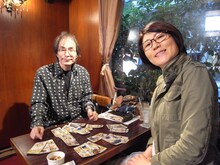 「大人番組リーグ Presents TV Bros.TV」に出演するオアシズ光浦（右）。左は占星術師のありえーる・ろどん。(c)WOWOW