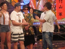 ケンコバ軍に紛れ込んでいるおばちゃん（ネゴシックス）にビックリする淳。