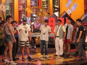 竹山軍にパワーを見せつけようとするきんに君を制するケンコバ。