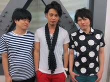 8月7日（水）から13日（火）まで、東京・神保町花月にて上演される舞台「3D兄弟の夏」に出演するミルククラウン竹内、大口兼悟、LLR福田（左から）。