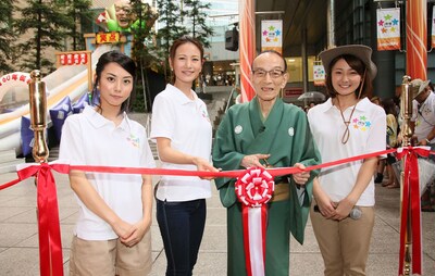 「汐博2013」キックオフイベントでのテープカットの模様。（左から）杉野真実アナ、馬場典子アナ、桂歌丸、久野静香アナ(c)日本テレビ