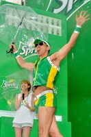 レイザーラモンHG（手前）。