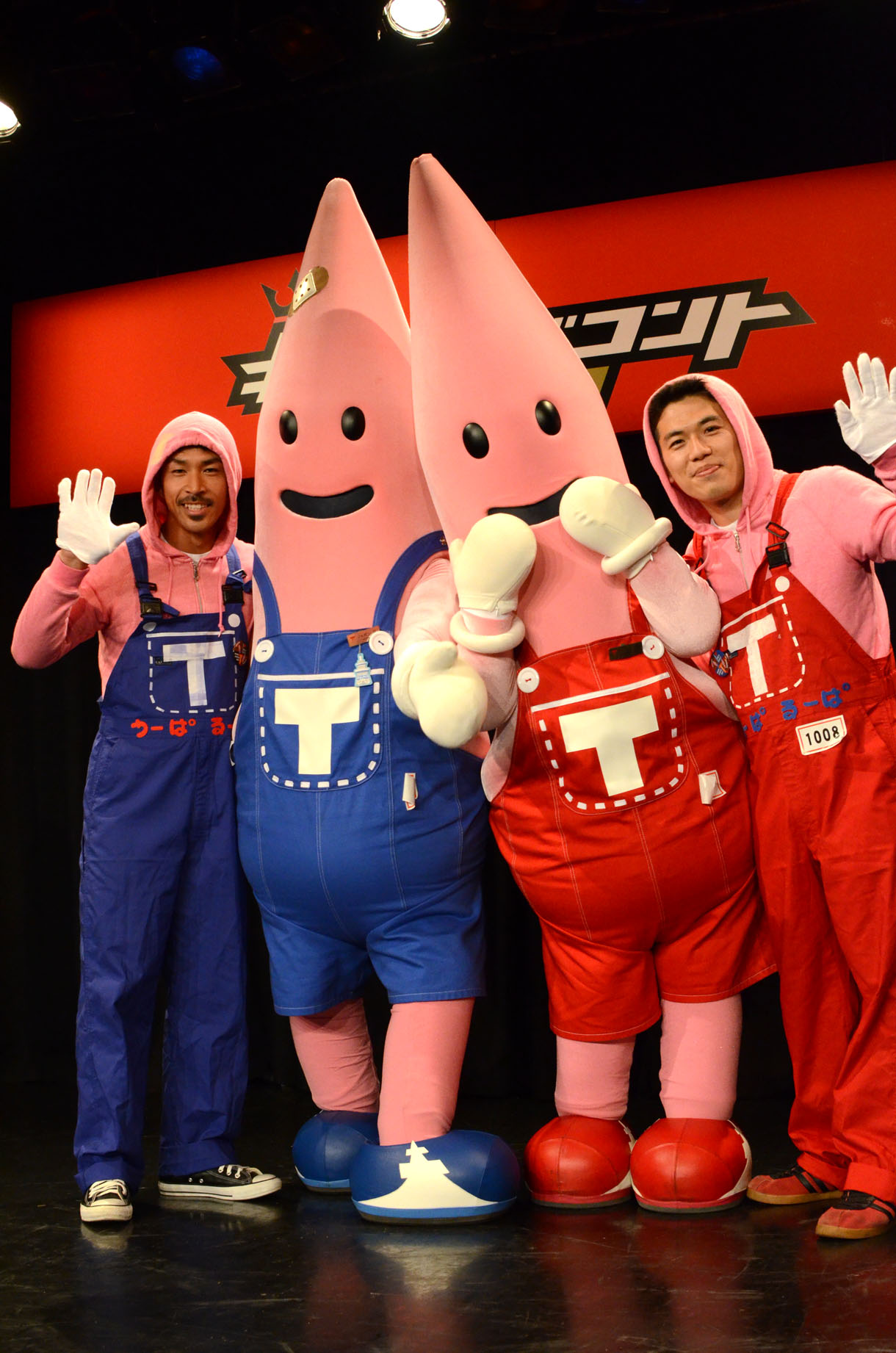 ノッポンズ。（左から）原田大輔、ノッポン兄、ノッポン弟、太田英夫。