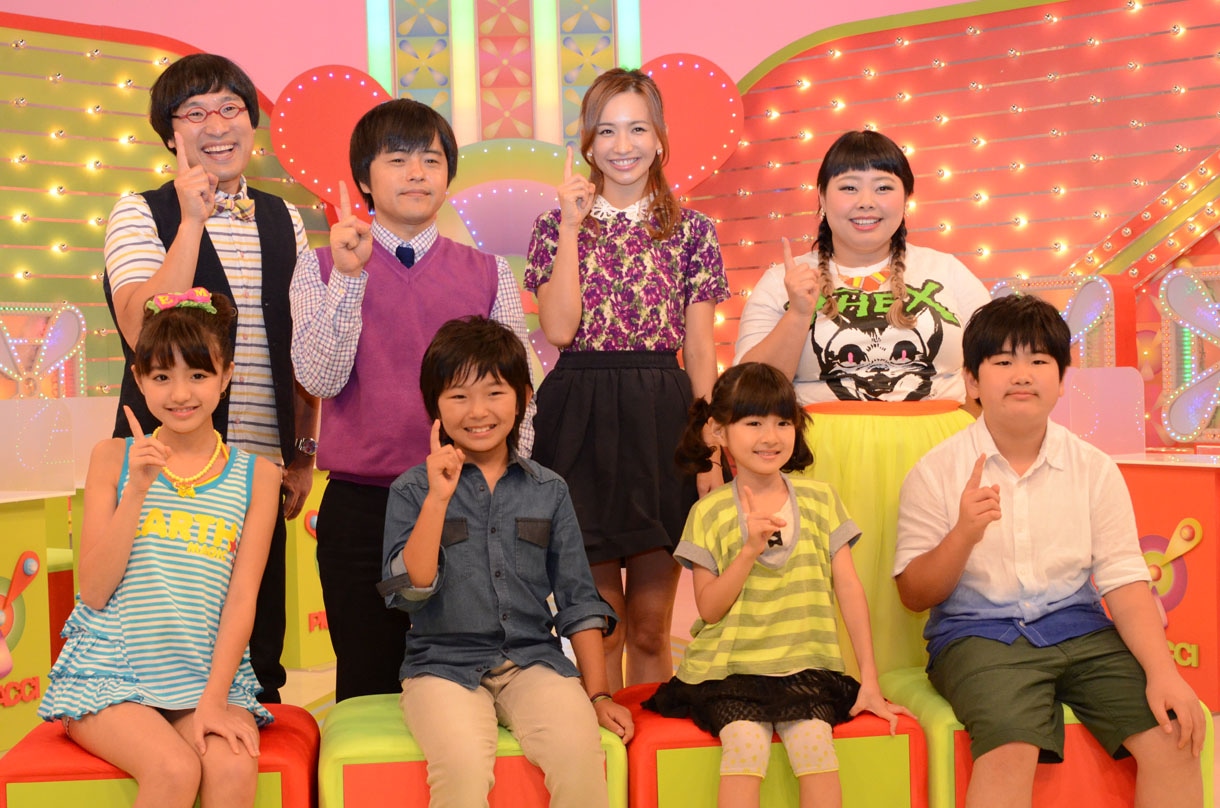 8月17日に放送される「伝えてピカッチ」（NHK総合）に出演する（上段左から）南海キャンディーズ山里、バカリズム、優木まおみ、渡辺直美。（下段左から）香音、加藤清史郎、小林星蘭、青木勁都。