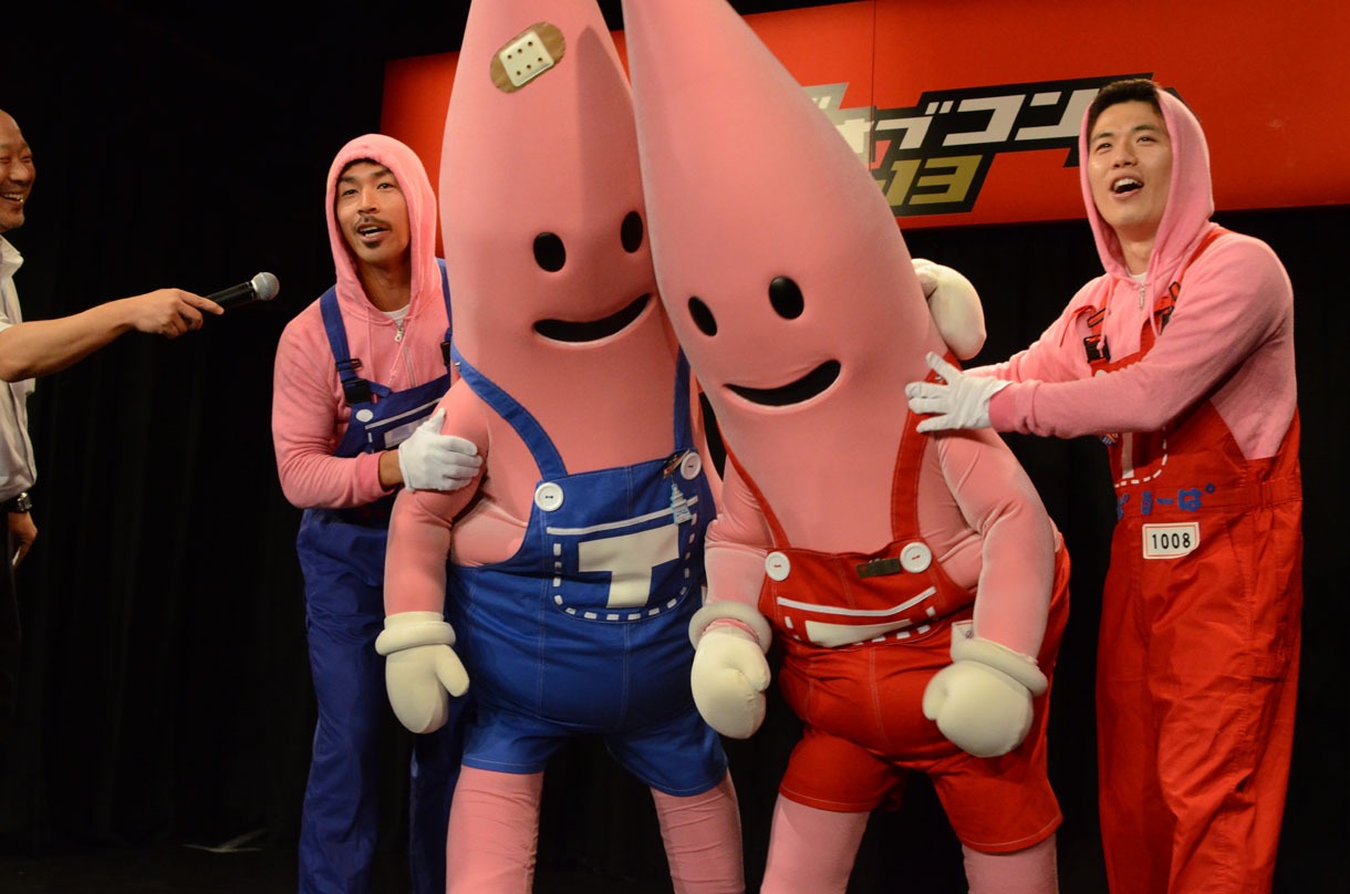 ほかのゆるキャラの話題が出ると感情を抑えきれないノッポン兄弟（中央）。
