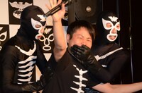 ショッカーに連れ去れる井上。