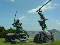 武蔵・小次郎の銅像。