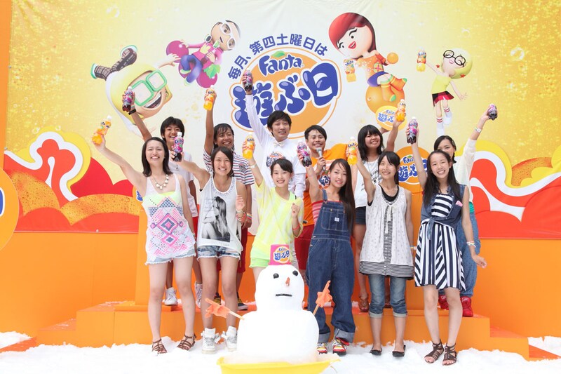 「ファンタ・真夏の雪祭り!」の模様。ゲストとして登場したNON STYLEが盛り上げた。
