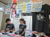 かもめんたる第14回単独ライブ「メマトイとユスリカ」グッズ売り場。