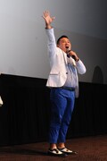 アンタッチャブル山崎。「スマーフ2 アイドル救出大作戦!」の公開と全世界同日プレミア開催を記念した「グローバル・プレミアinジャパン」でのじゃんけん大会の様子。