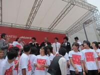 落武者といじられた華井二等兵は「落武者に見えるだけでまだ落ちてないです」と抵抗。