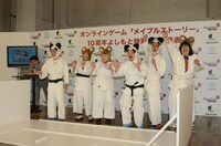 包から現れたよしモンたち。