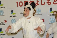 新ネタ「ベートーヴェン詩吟」を披露する天津・木村。