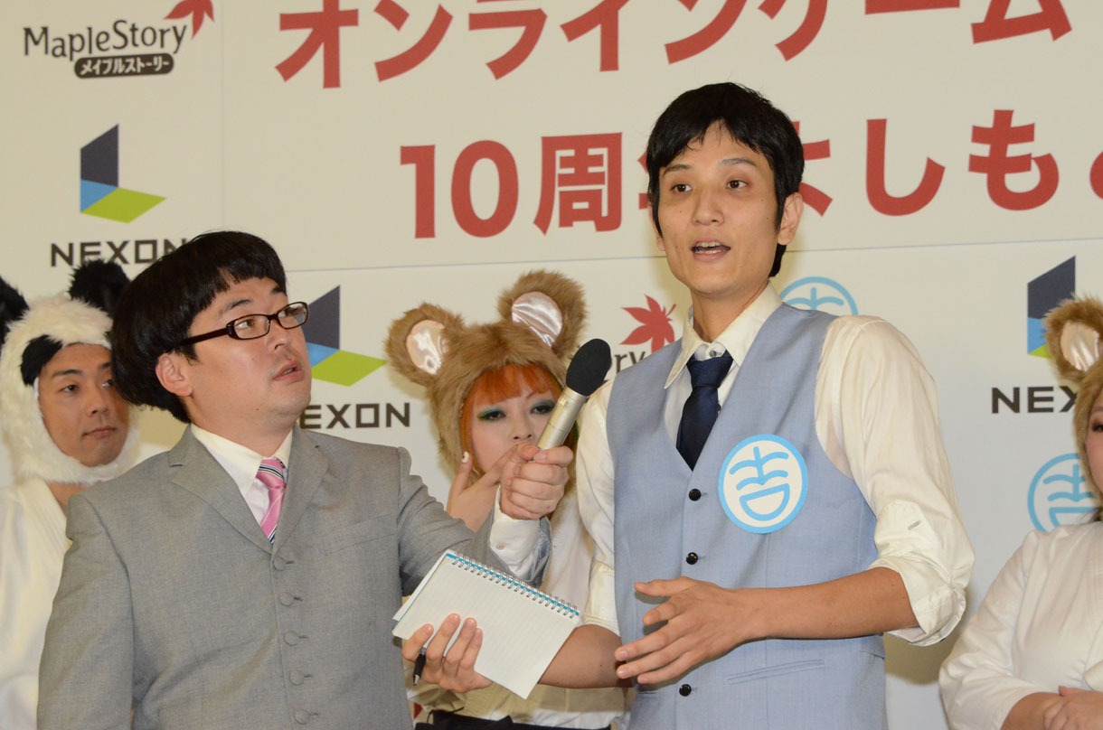 ソラシド本坊（右）もネタ合戦に飛び入り参加。
