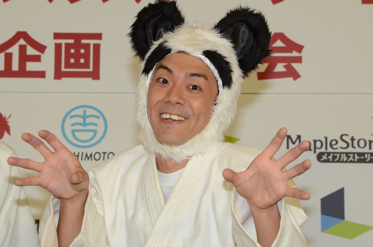 前歯の差し歯がかけたせいで、新しいエロ詩吟を噛んでしまった天津・木村。