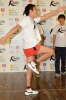 サバンナ八木は「ススメ、ススメ、メスス、メスス」というギャグでワッキーにタスキを繋ぐ。