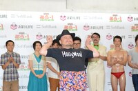 東野をして「キングオブあらびき」と言わしめたハリウッドザコシショウ。優勝賞金の使い道は「うまい棒1万本」。