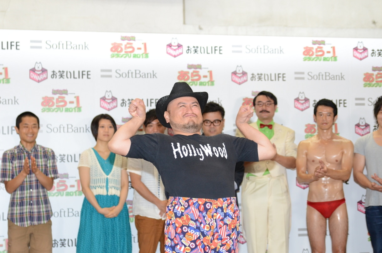 東野をして「キングオブあらびき」と言わしめたハリウッドザコシショウ。優勝賞金の使い道は「うまい棒1万本」。