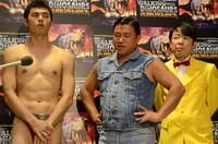 ダイナソーギャグが思いつかないスギちゃん。