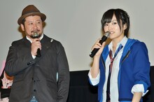 ケンドーコバヤシ（左）と山本彩（右）。