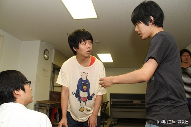 初書籍「料理男子と裁縫男子（仮）」を発売するうしろシティ。写真は東名阪ツアー「うれしい人間」にて密着撮影されたもの。